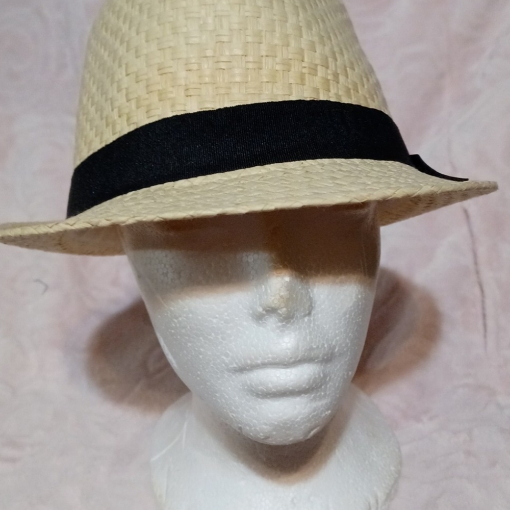 Hat 👒 - Picture 2 of 4
